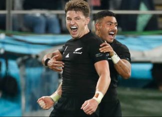 Barrett y Mo'unga: letales para buscar espacios y jugar al equipo | Foto: La Nación
